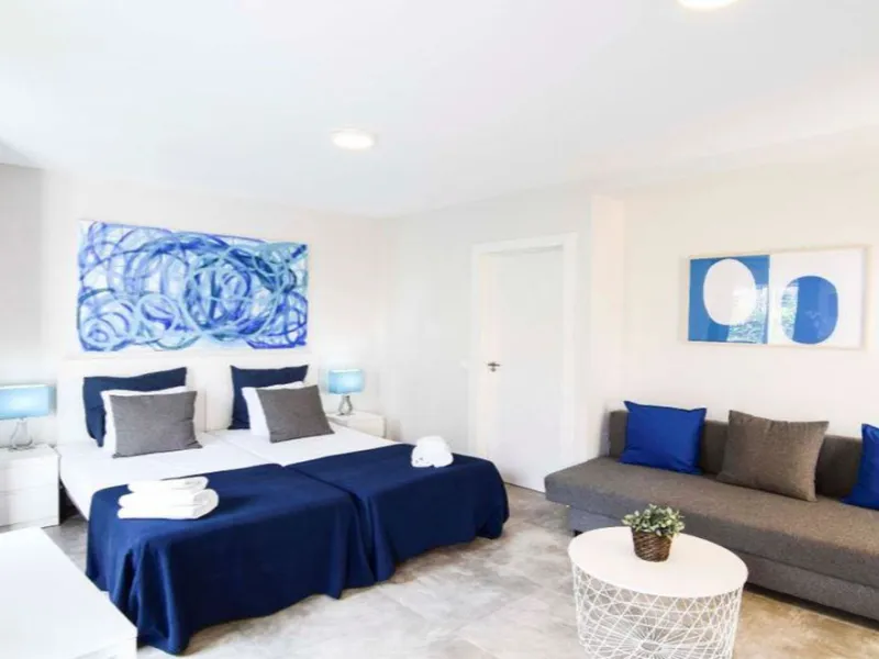 Building with 6 furnished studios located in the center of Malaga.