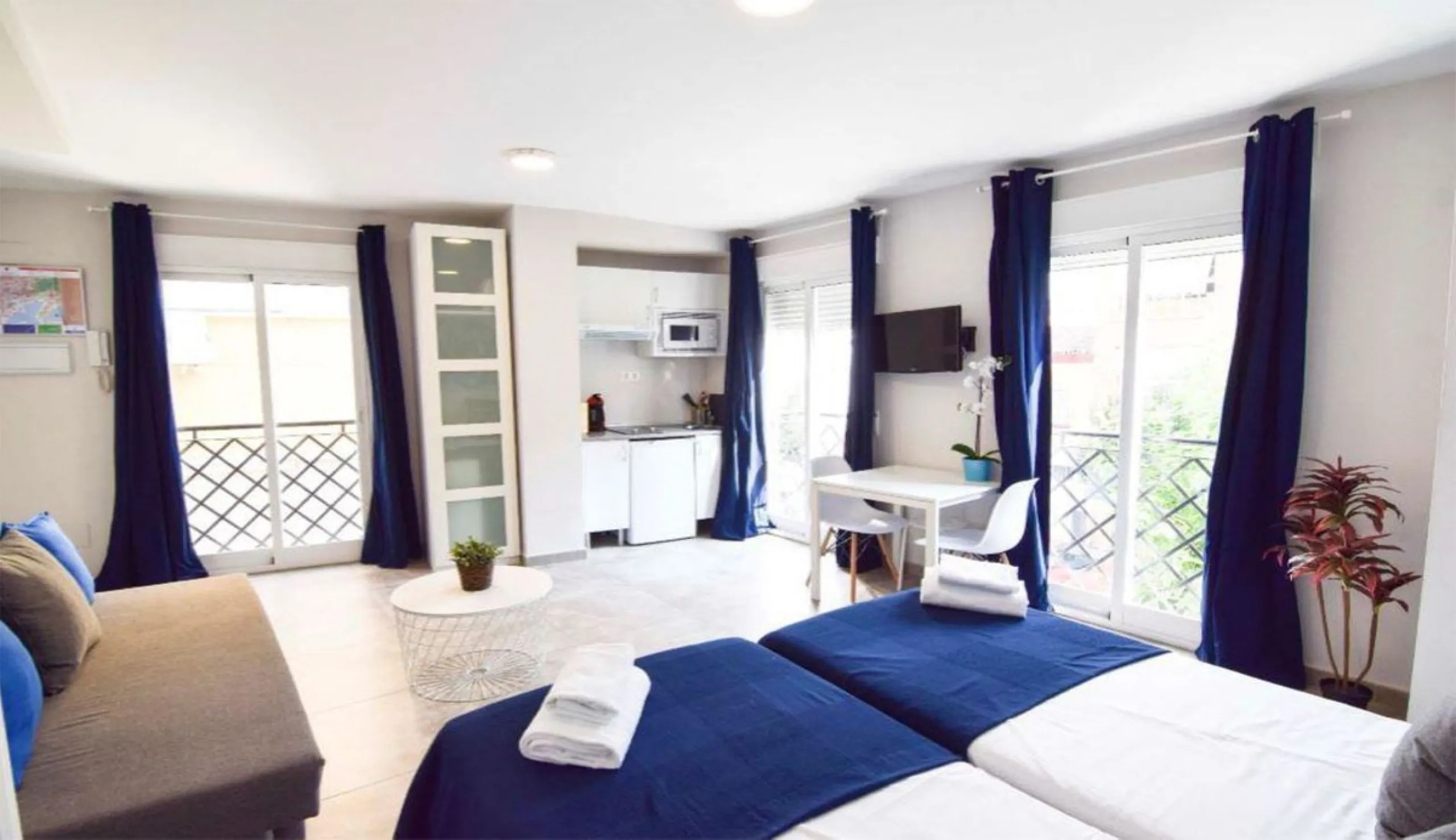 Building with 6 furnished studios located in the center of Malaga.