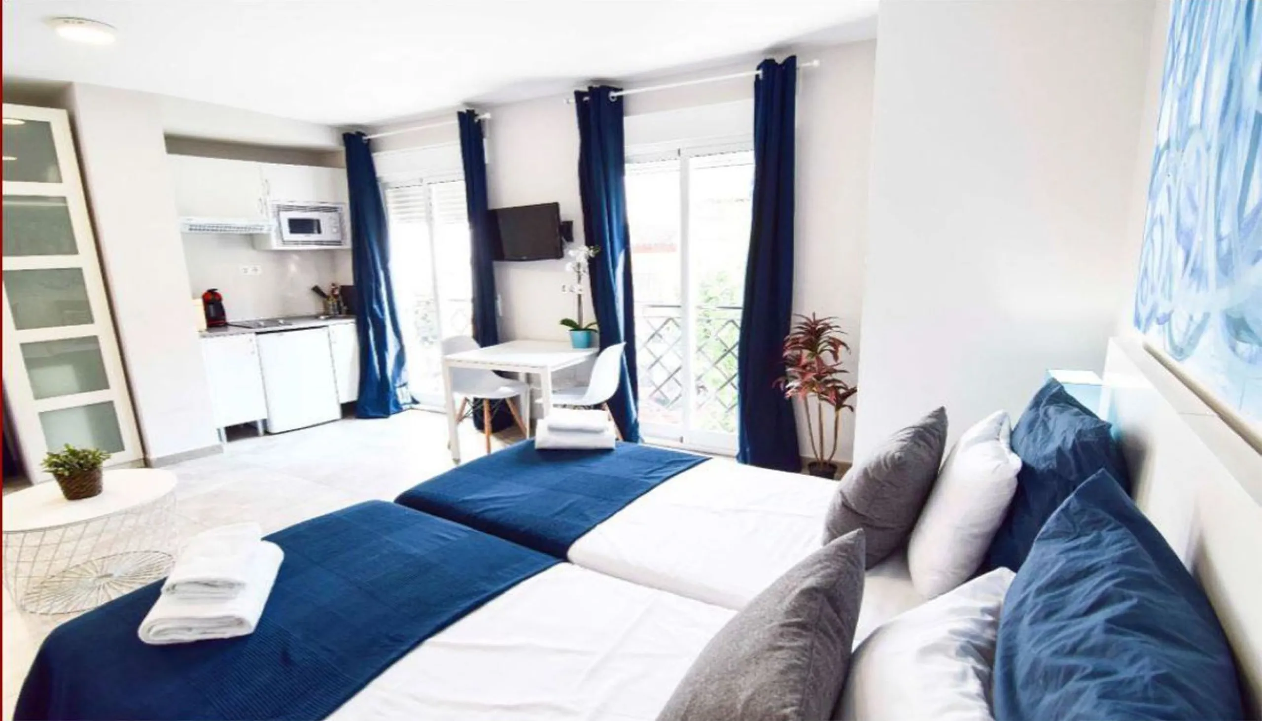Building with 6 furnished studios located in the center of Malaga.