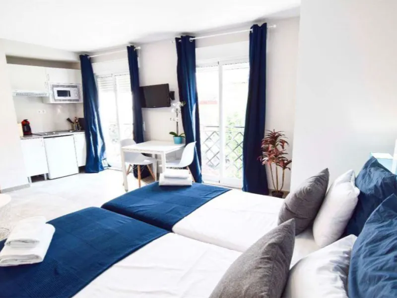 Building with 6 furnished studios located in the center of Malaga.
