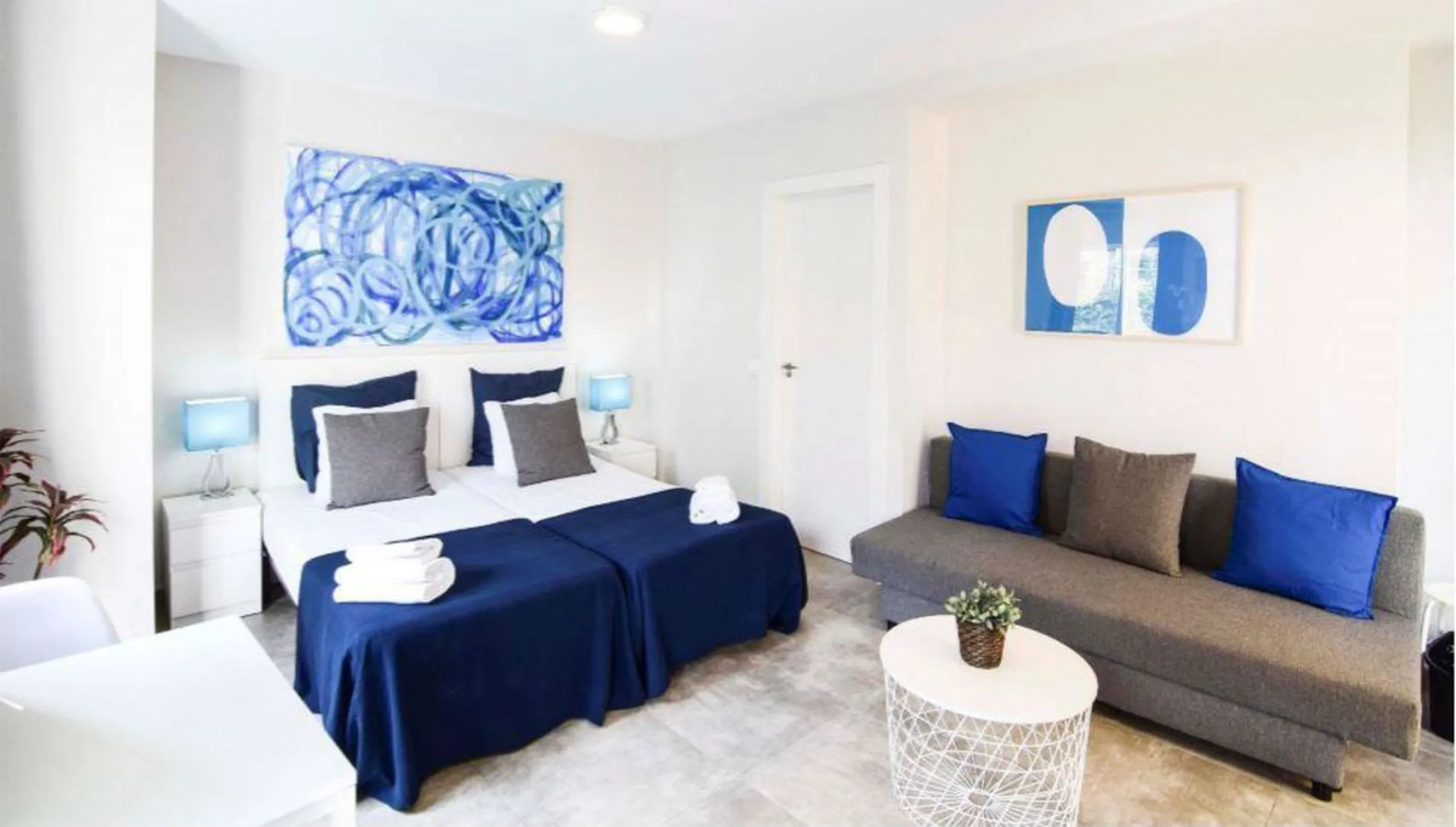 Building with 6 furnished studios located in the center of Malaga.