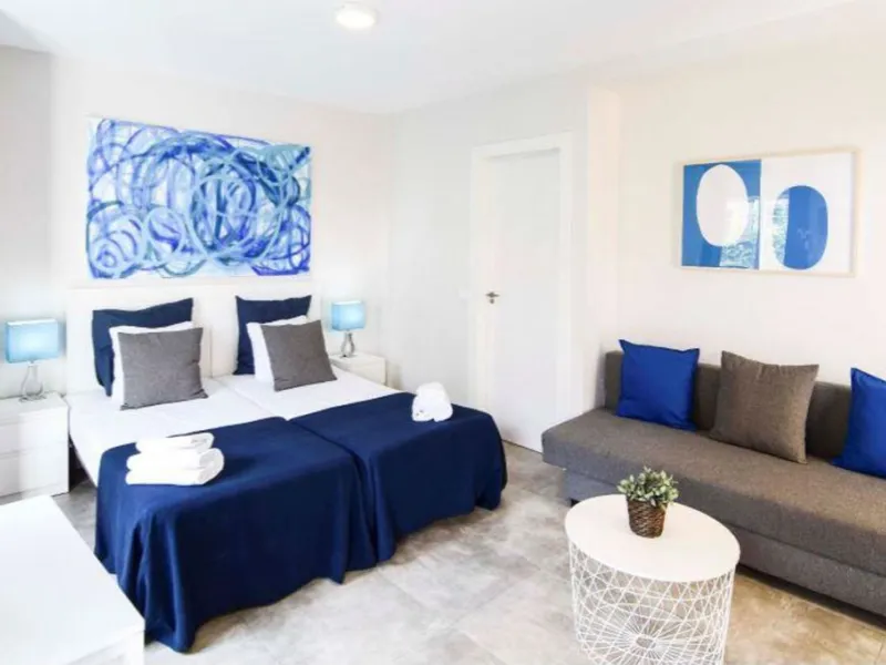 Building with 6 furnished studios located in the center of Malaga.