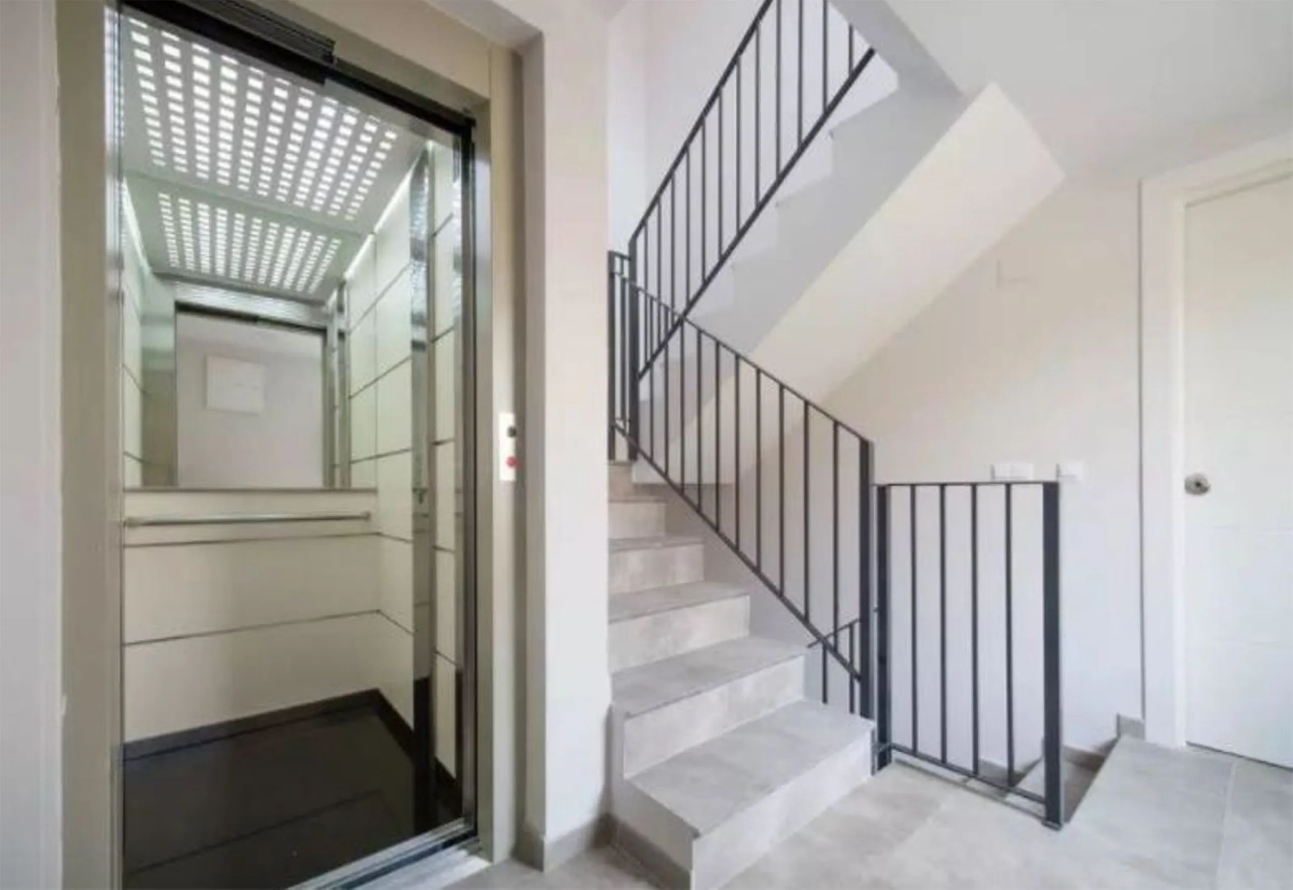 Building with 6 furnished studios located in the center of Malaga.