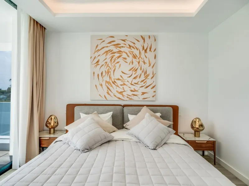 Nestled along the lush greens of Marbella's finest golf course of El Campanario, this luxurious 5-bedroom, 4.5-bath villa offers a seamless blend of elegance and state-of-the-art comfort over 460 square meters of living space. The villa's open layout invi
