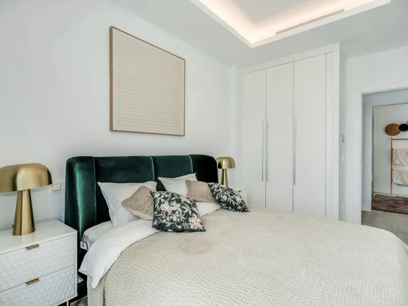 Nestled along the lush greens of Marbella's finest golf course of El Campanario, this luxurious 5-bedroom, 4.5-bath villa offers a seamless blend of elegance and state-of-the-art comfort over 460 square meters of living space. The villa's open layout invi