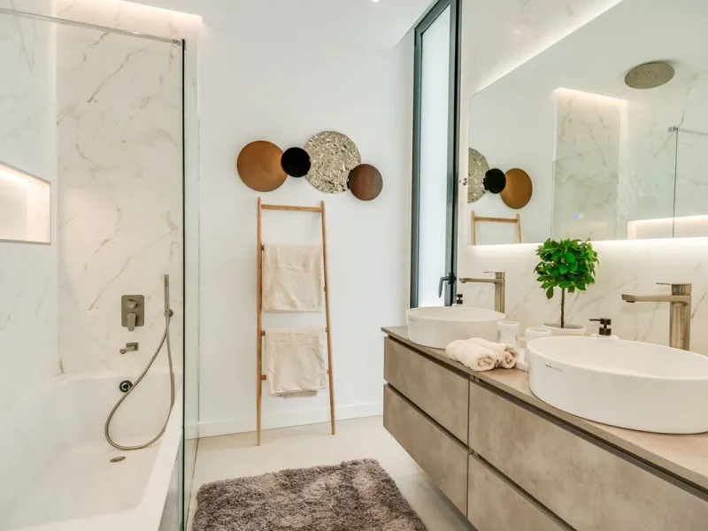 Nestled along the lush greens of Marbella's finest golf course of El Campanario, this luxurious 5-bedroom, 4.5-bath villa offers a seamless blend of elegance and state-of-the-art comfort over 460 square meters of living space. The villa's open layout invi