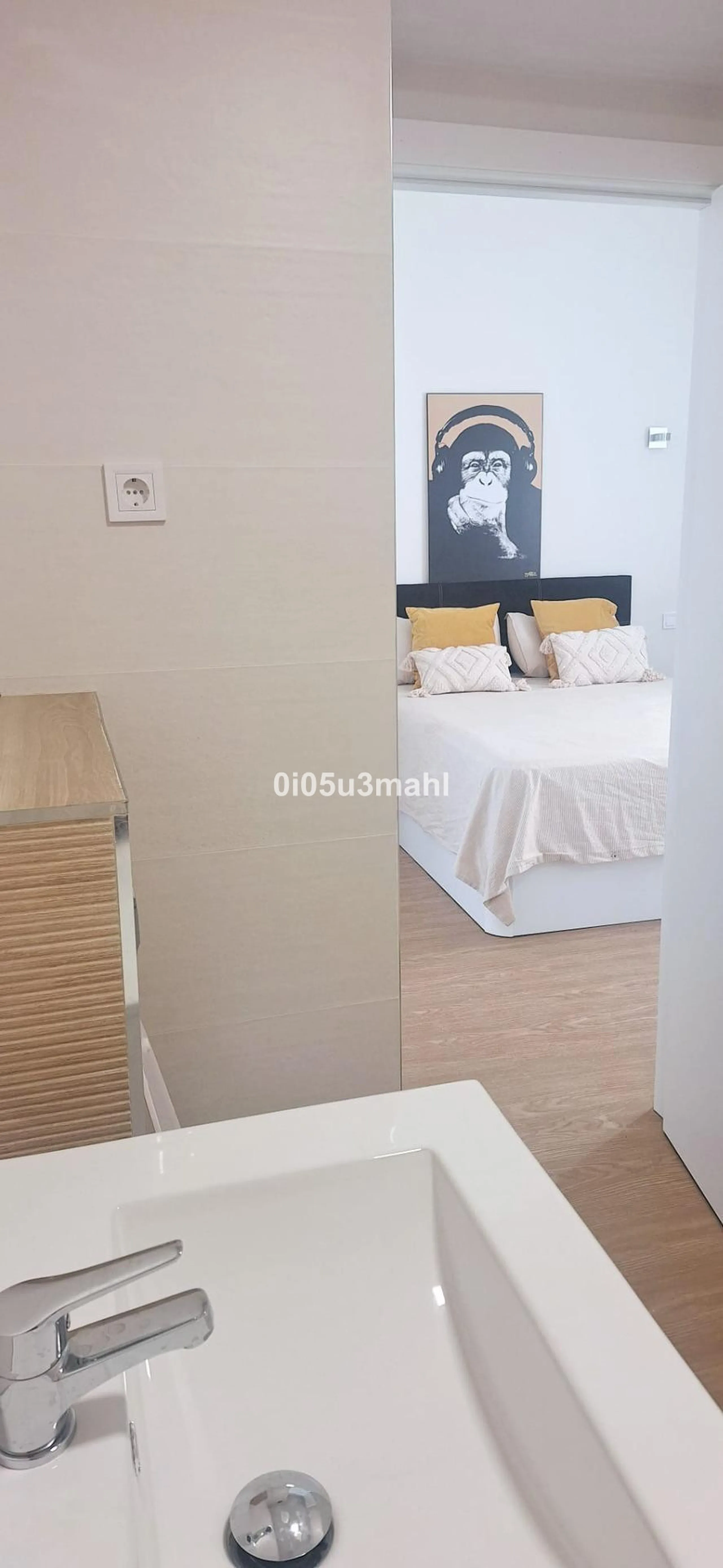Spectacular brand-new home for sale. It is designed to meet different needs: either as a primary residence,tourist rental housing, an office, or a co-living house. It has four suites with separate bathrooms. A large living-dining room with a separate but 