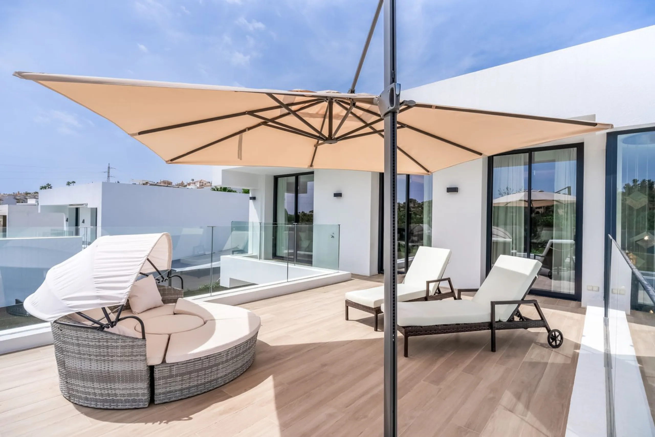Nestled along the lush greens of Marbella's finest golf course of El Campanario, this luxurious 5-bedroom, 4.5-bath villa offers a seamless blend of elegance and state-of-the-art comfort over 460 square meters of living space. The villa's open layout invi
