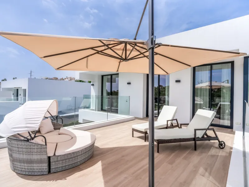Nestled along the lush greens of Marbella's finest golf course of El Campanario, this luxurious 5-bedroom, 4.5-bath villa offers a seamless blend of elegance and state-of-the-art comfort over 460 square meters of living space. The villa's open layout invi