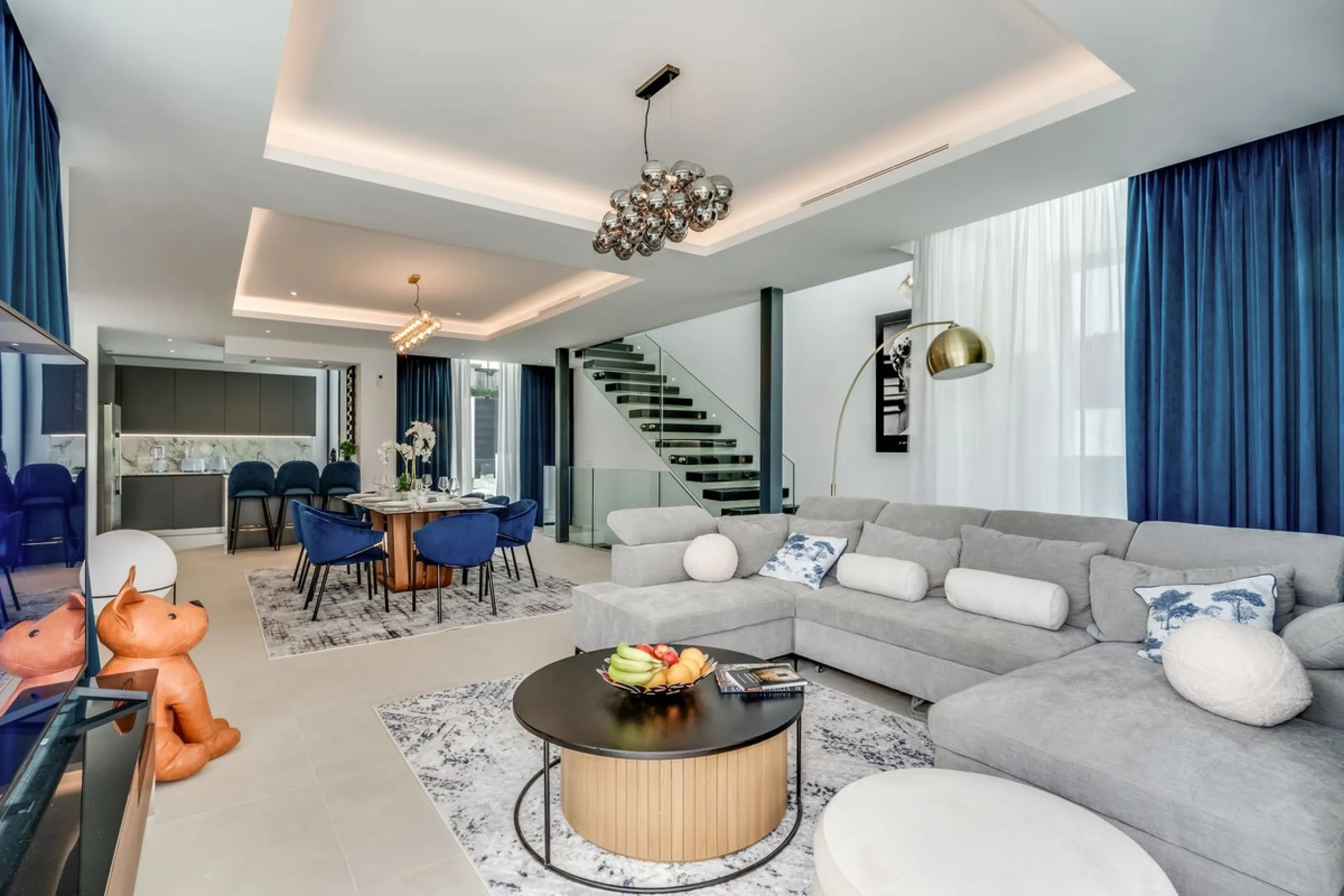 Nestled along the lush greens of Marbella's finest golf course of El Campanario, this luxurious 5-bedroom, 4.5-bath villa offers a seamless blend of elegance and state-of-the-art comfort over 460 square meters of living space. The villa's open layout invi