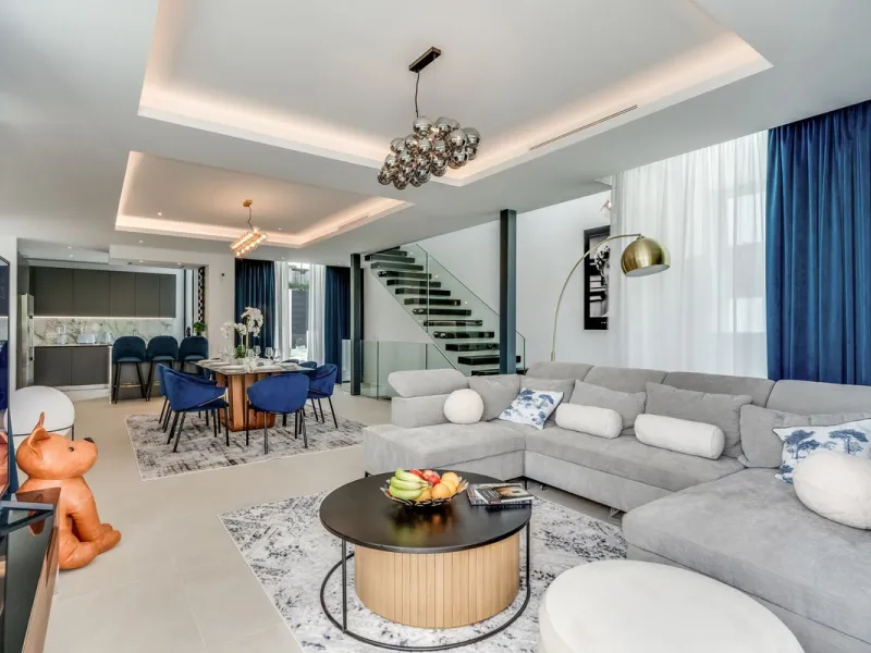 Nestled along the lush greens of Marbella's finest golf course of El Campanario, this luxurious 5-bedroom, 4.5-bath villa offers a seamless blend of elegance and state-of-the-art comfort over 460 square meters of living space. The villa's open layout invi