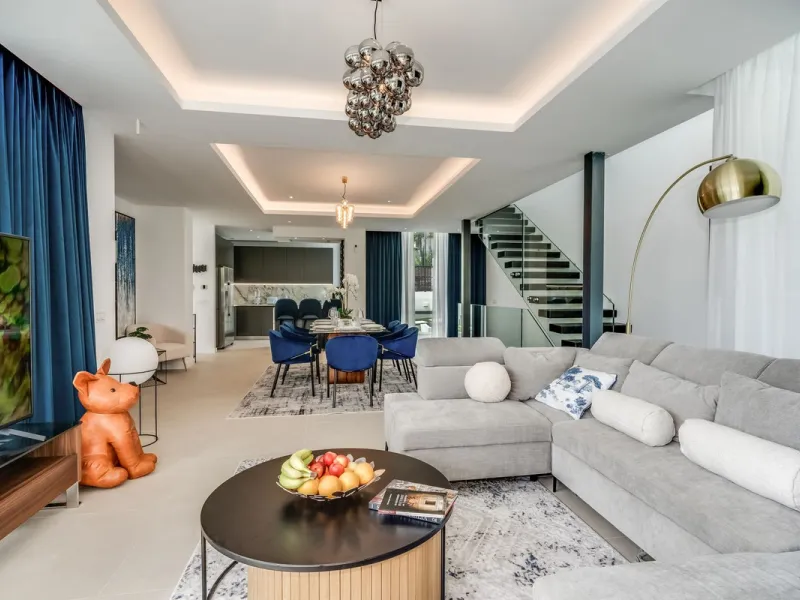 Nestled along the lush greens of Marbella's finest golf course of El Campanario, this luxurious 5-bedroom, 4.5-bath villa offers a seamless blend of elegance and state-of-the-art comfort over 460 square meters of living space. The villa's open layout invi
