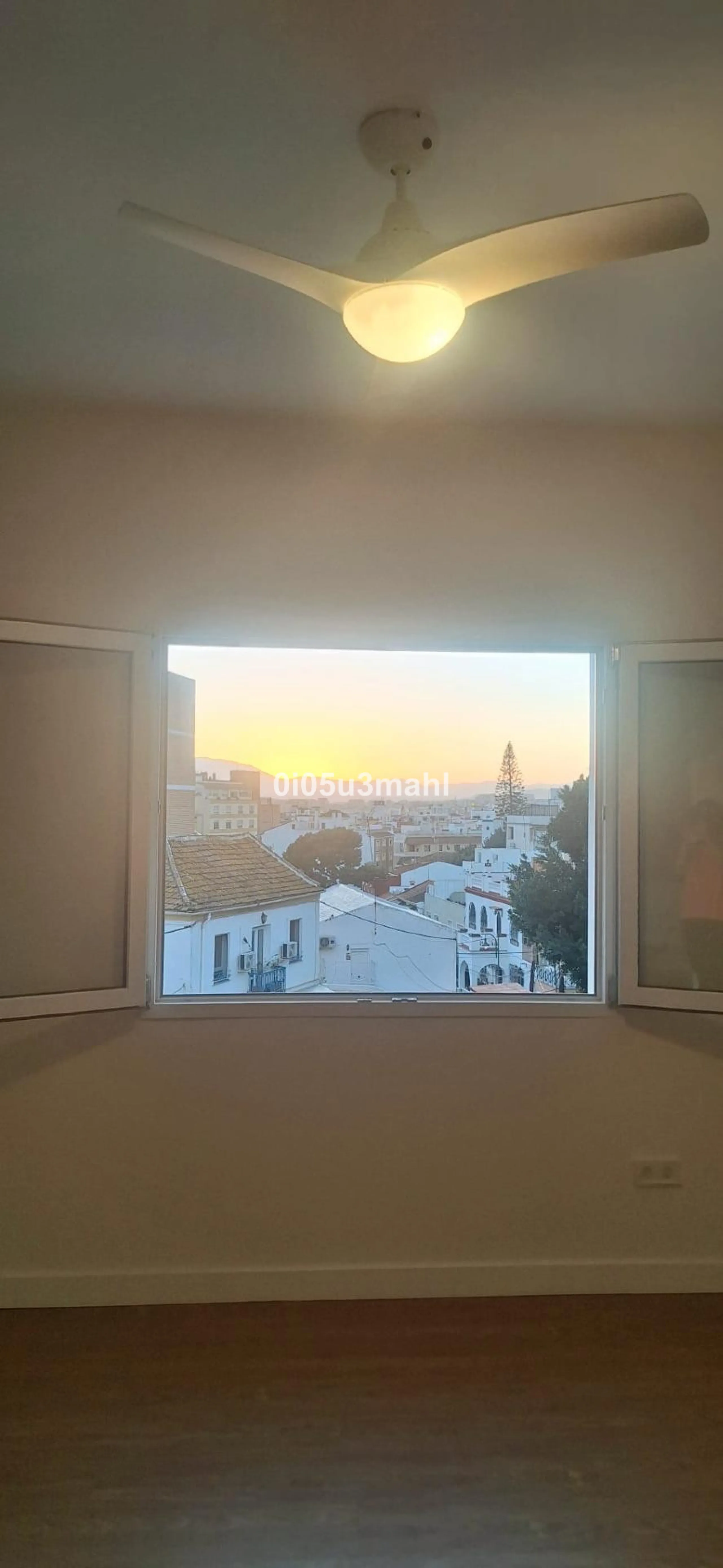Spectacular brand-new home for sale. It is designed to meet different needs: either as a primary residence,tourist rental housing, an office, or a co-living house. It has four suites with separate bathrooms. A large living-dining room with a separate but 