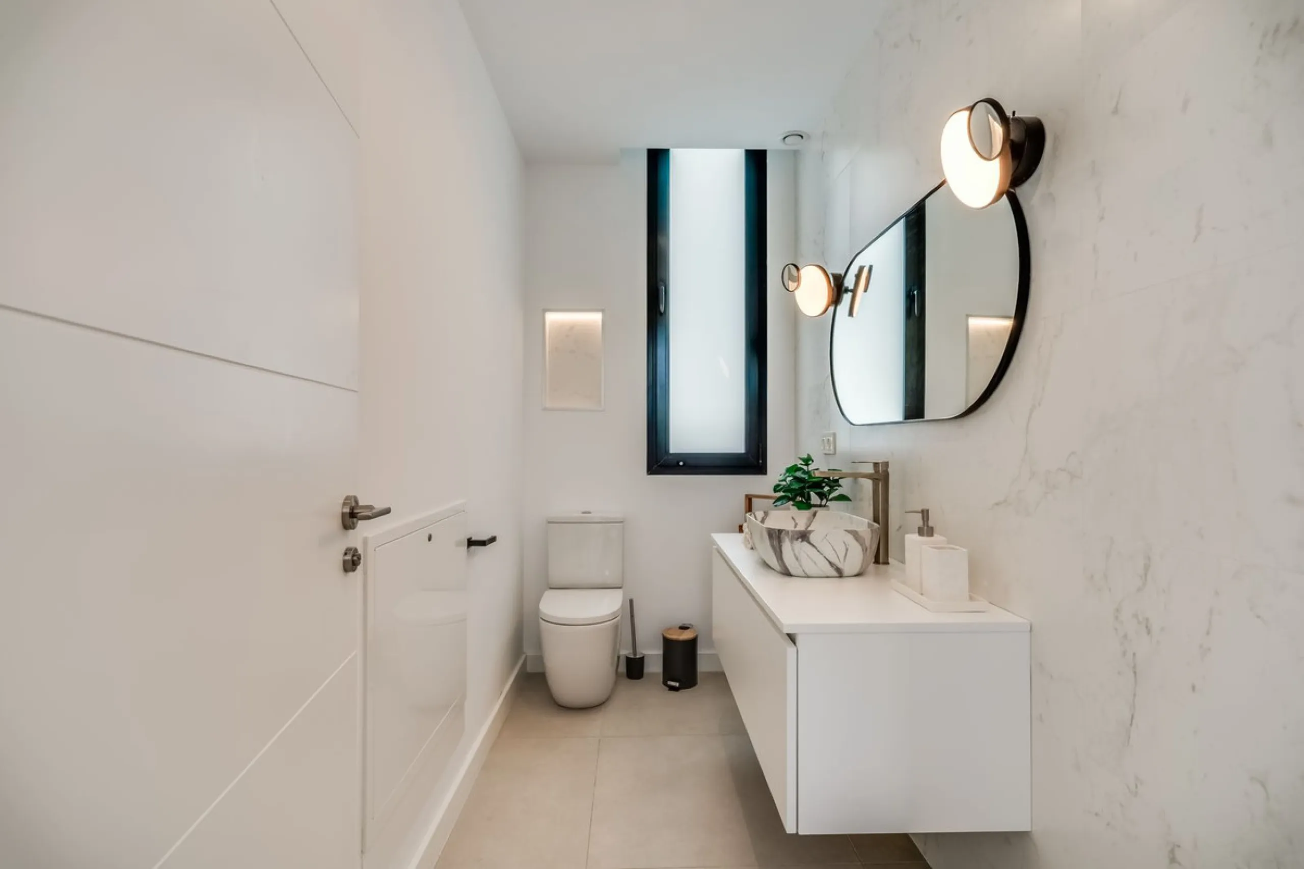 Nestled along the lush greens of Marbella's finest golf course of El Campanario, this luxurious 5-bedroom, 4.5-bath villa offers a seamless blend of elegance and state-of-the-art comfort over 460 square meters of living space. The villa's open layout invi
