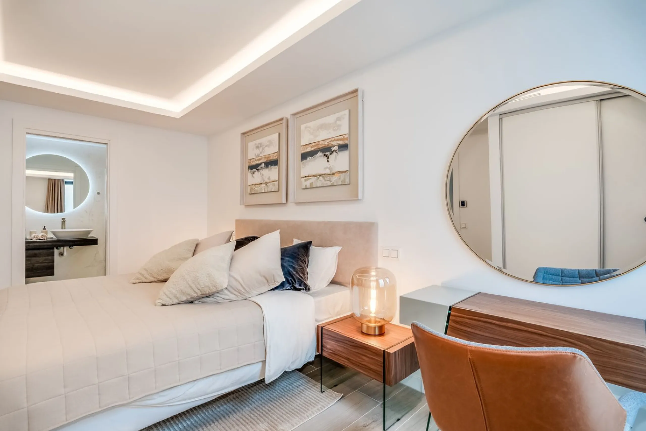 Nestled along the lush greens of Marbella's finest golf course of El Campanario, this luxurious 5-bedroom, 4.5-bath villa offers a seamless blend of elegance and state-of-the-art comfort over 460 square meters of living space. The villa's open layout invi