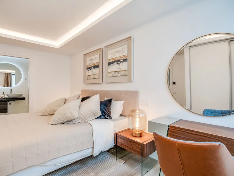 Nestled along the lush greens of Marbella's finest golf course of El Campanario, this luxurious 5-bedroom, 4.5-bath villa offers a seamless blend of elegance and state-of-the-art comfort over 460 square meters of living space. The villa's open layout invi