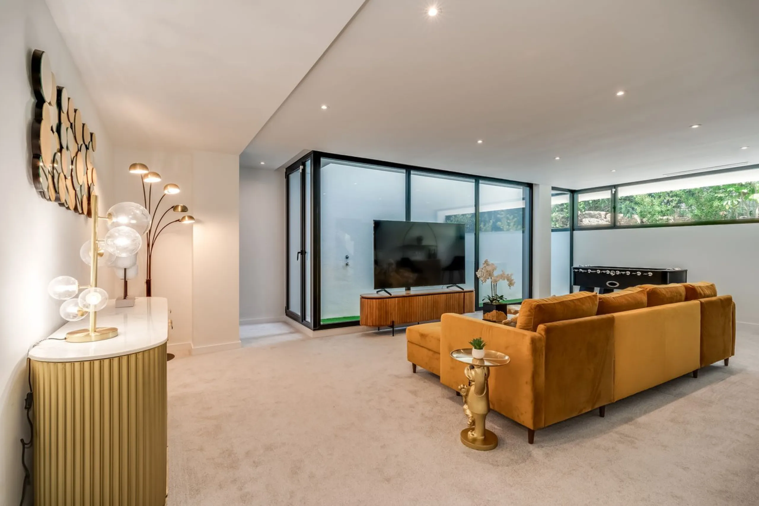 Nestled along the lush greens of Marbella's finest golf course of El Campanario, this luxurious 5-bedroom, 4.5-bath villa offers a seamless blend of elegance and state-of-the-art comfort over 460 square meters of living space. The villa's open layout invi