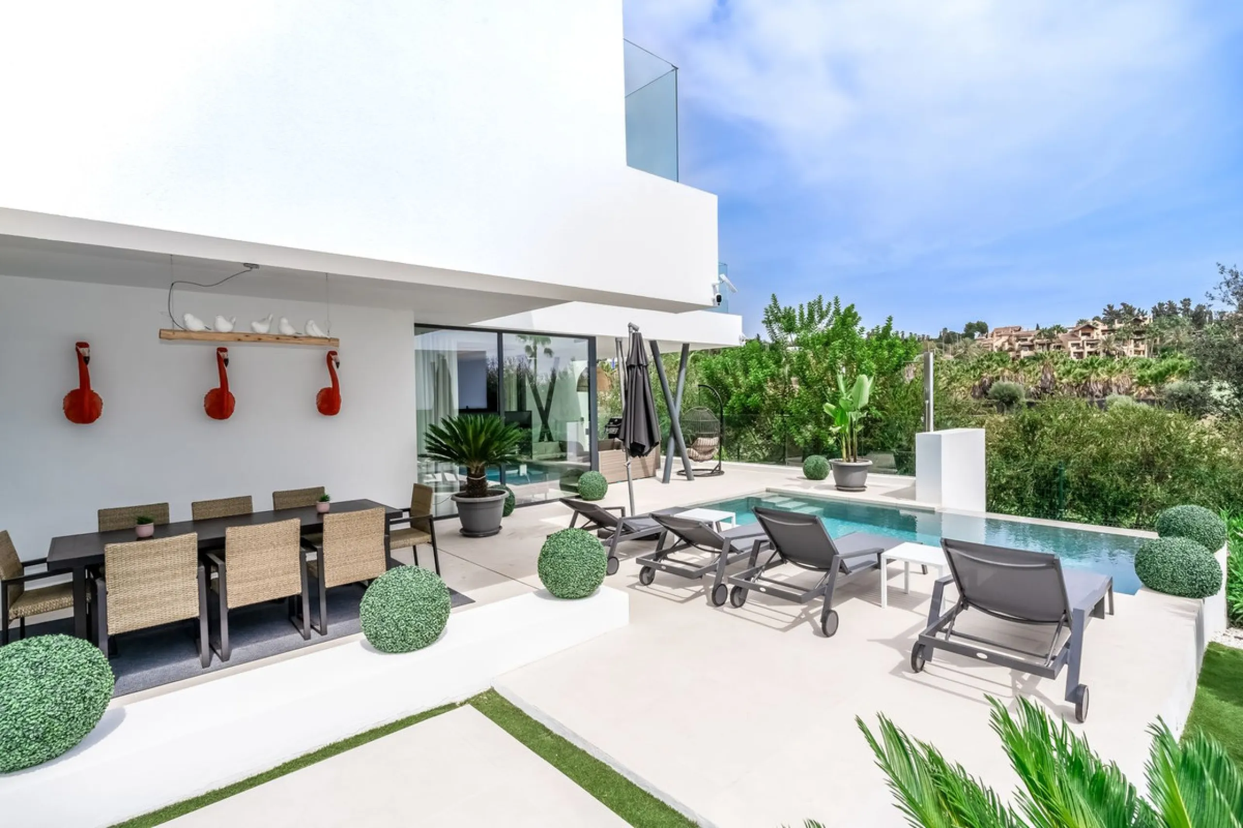 Nestled along the lush greens of Marbella's finest golf course of El Campanario, this luxurious 5-bedroom, 4.5-bath villa offers a seamless blend of elegance and state-of-the-art comfort over 460 square meters of living space. The villa's open layout invi