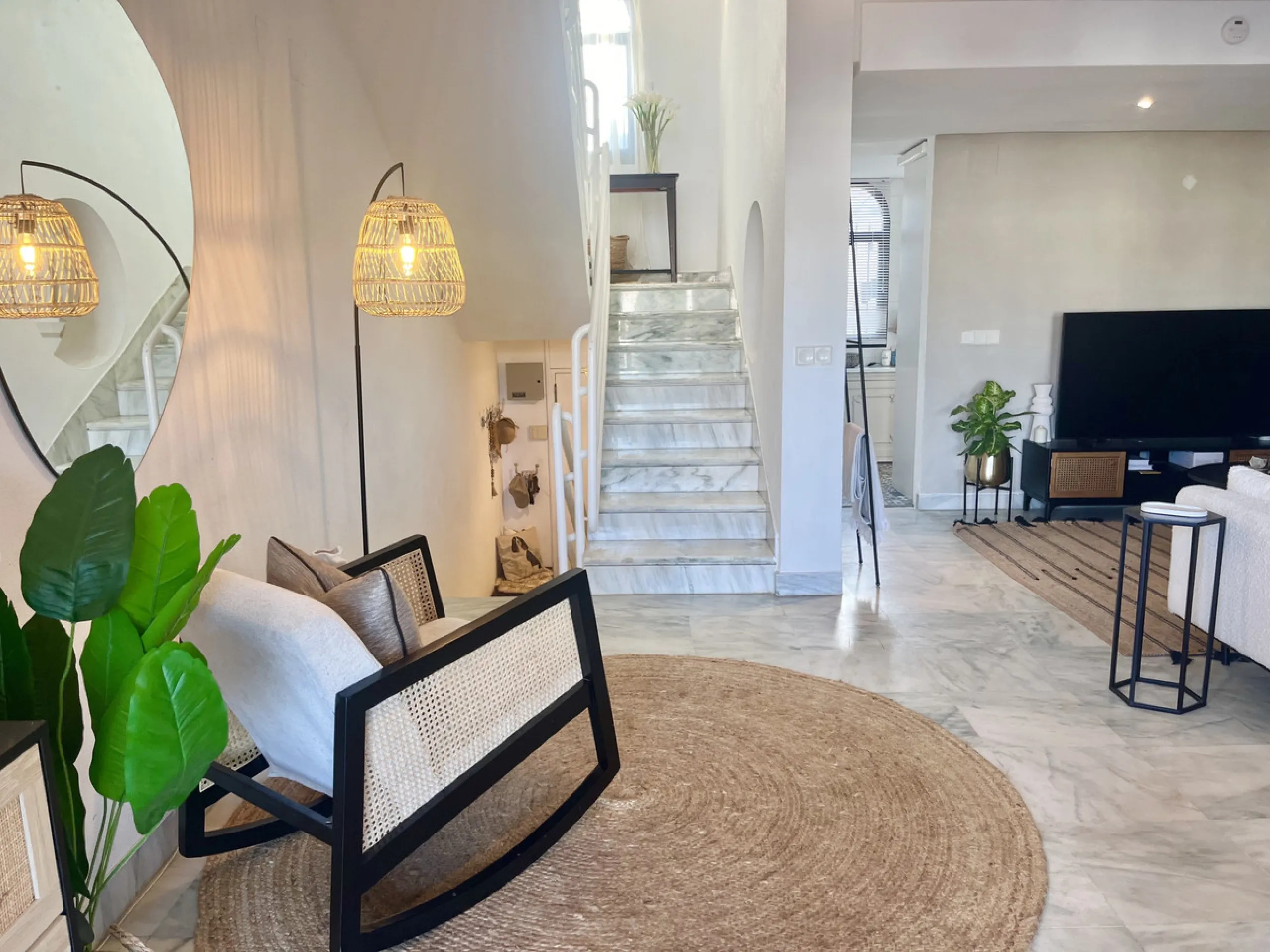 This charming 2-bedroom, 2-bathroom townhouse is ideally located just a 2-minute walk from the beautiful beach of Costalita. Nestled in a tranquil, well-maintained community, it offers easy access to nearby amenities, including shops, restaurants, and ser