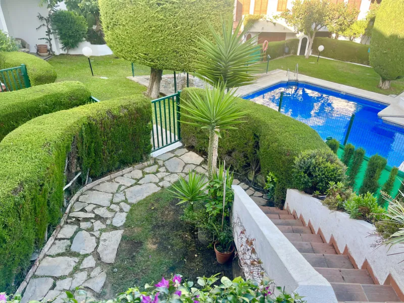 This charming 2-bedroom, 2-bathroom townhouse is ideally located just a 2-minute walk from the beautiful beach of Costalita. Nestled in a tranquil, well-maintained community, it offers easy access to nearby amenities, including shops, restaurants, and ser