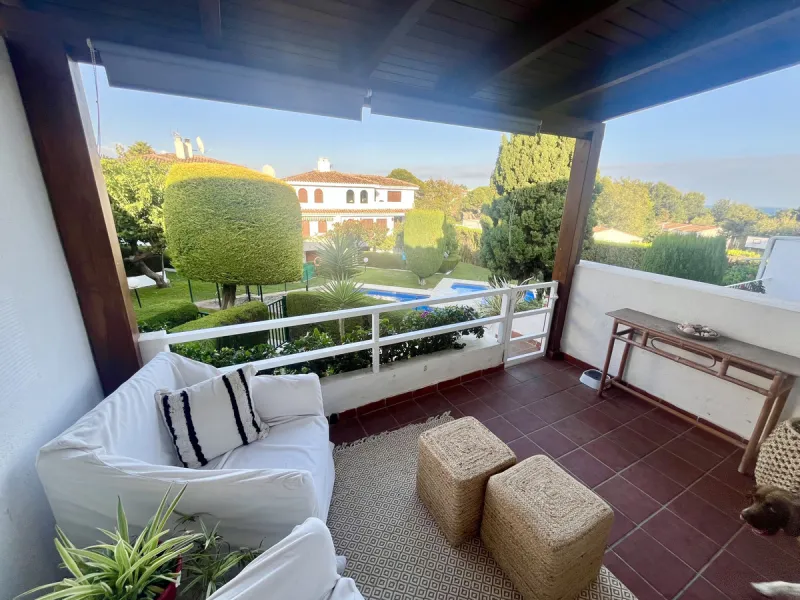 This charming 2-bedroom, 2-bathroom townhouse is ideally located just a 2-minute walk from the beautiful beach of Costalita. Nestled in a tranquil, well-maintained community, it offers easy access to nearby amenities, including shops, restaurants, and ser