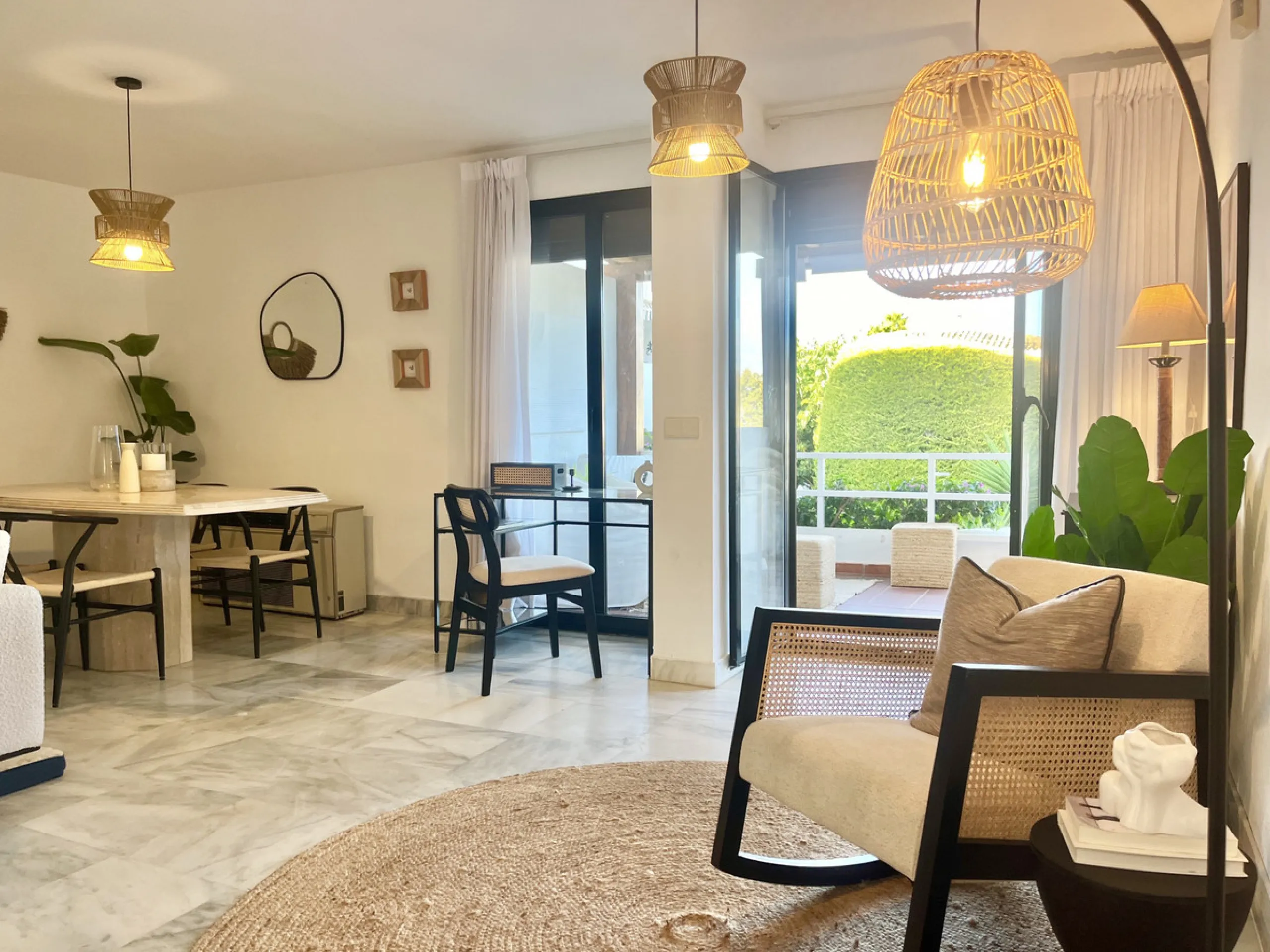 This charming 2-bedroom, 2-bathroom townhouse is ideally located just a 2-minute walk from the beautiful beach of Costalita. Nestled in a tranquil, well-maintained community, it offers easy access to nearby amenities, including shops, restaurants, and ser