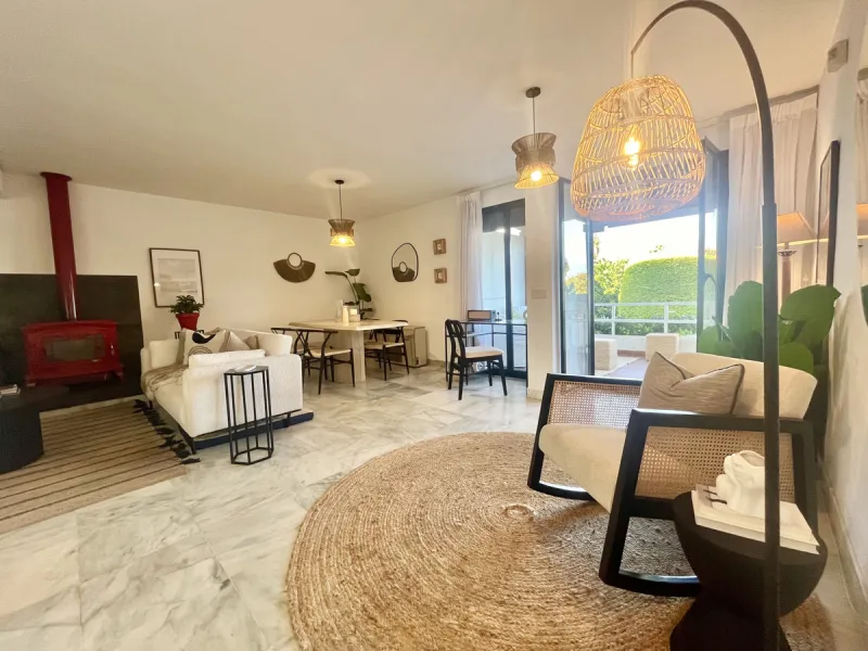 This charming 2-bedroom, 2-bathroom townhouse is ideally located just a 2-minute walk from the beautiful beach of Costalita. Nestled in a tranquil, well-maintained community, it offers easy access to nearby amenities, including shops, restaurants, and ser