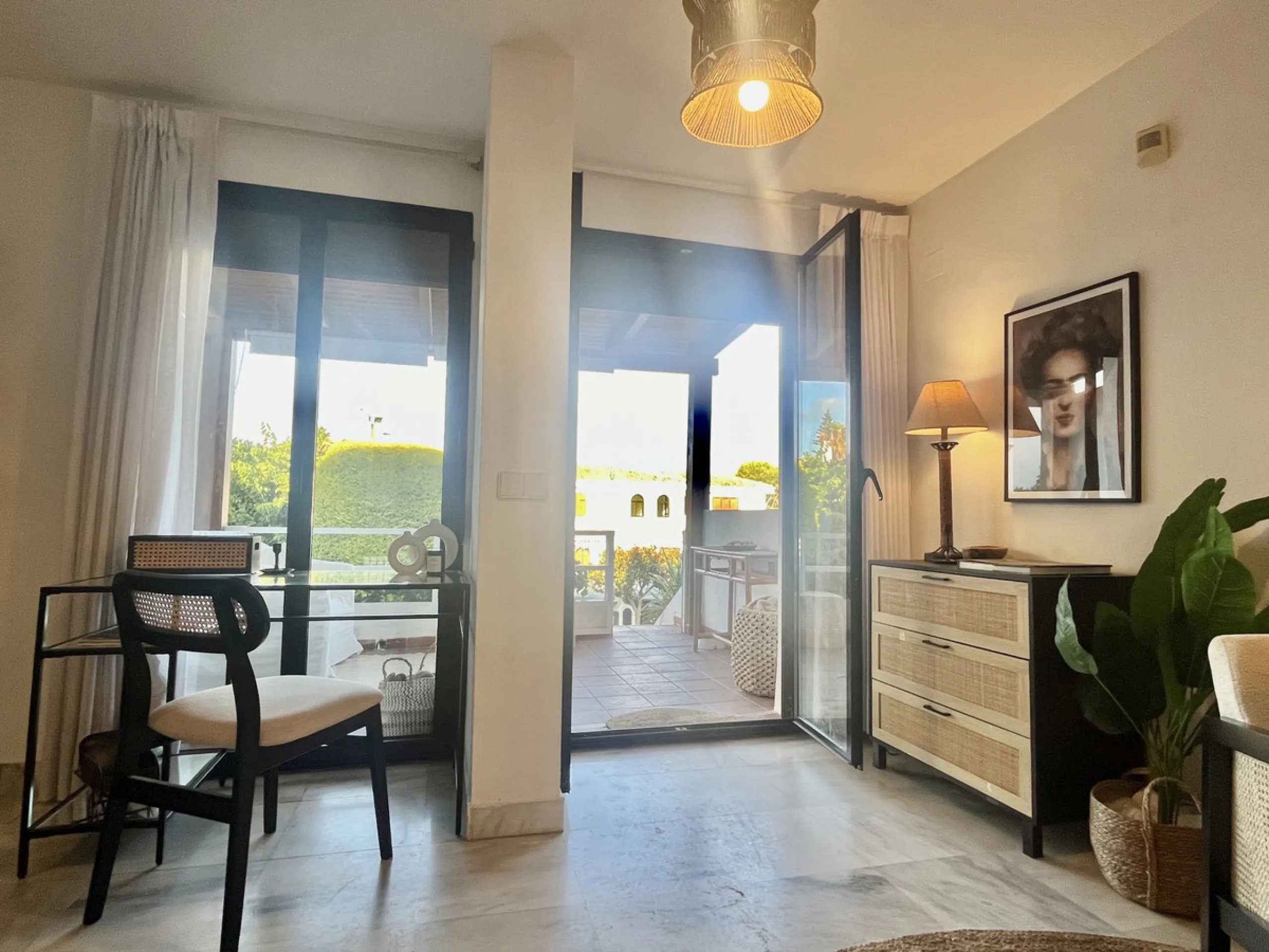 This charming 2-bedroom, 2-bathroom townhouse is ideally located just a 2-minute walk from the beautiful beach of Costalita. Nestled in a tranquil, well-maintained community, it offers easy access to nearby amenities, including shops, restaurants, and ser