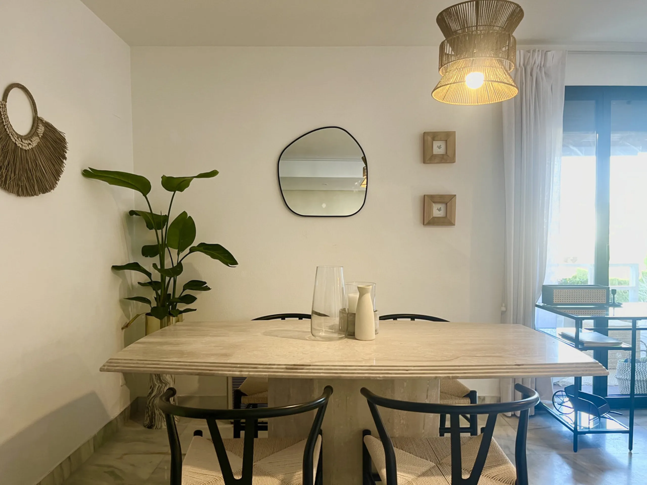 This charming 2-bedroom, 2-bathroom townhouse is ideally located just a 2-minute walk from the beautiful beach of Costalita. Nestled in a tranquil, well-maintained community, it offers easy access to nearby amenities, including shops, restaurants, and ser