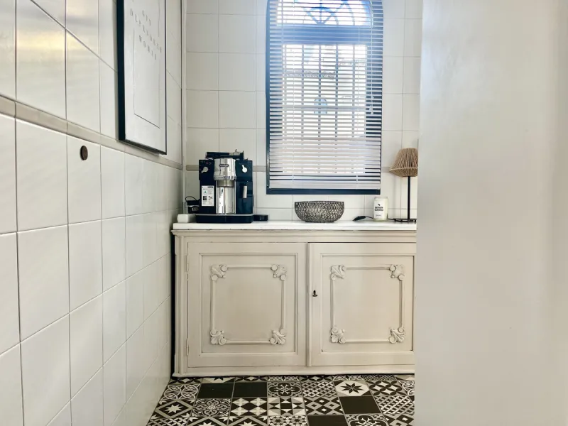 This charming 2-bedroom, 2-bathroom townhouse is ideally located just a 2-minute walk from the beautiful beach of Costalita. Nestled in a tranquil, well-maintained community, it offers easy access to nearby amenities, including shops, restaurants, and ser