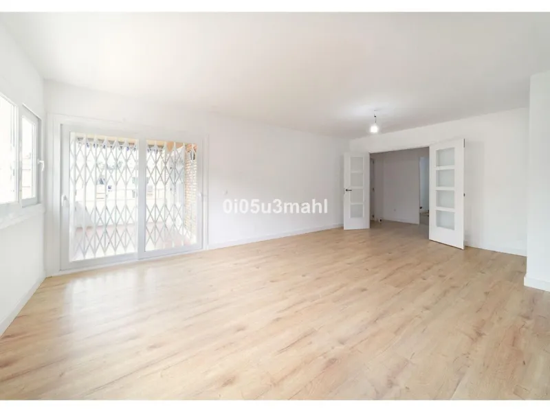 Apartment - Middle Floor Apartment в продаже в Málaga, Málaga. В доме 3 спален и 2 ванных комнат. Площадь дома 144 м²