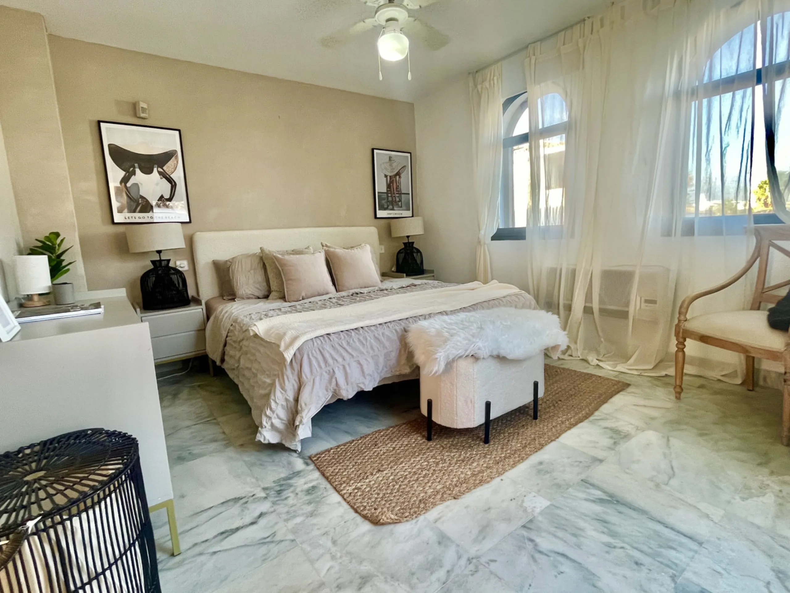 This charming 2-bedroom, 2-bathroom townhouse is ideally located just a 2-minute walk from the beautiful beach of Costalita. Nestled in a tranquil, well-maintained community, it offers easy access to nearby amenities, including shops, restaurants, and ser