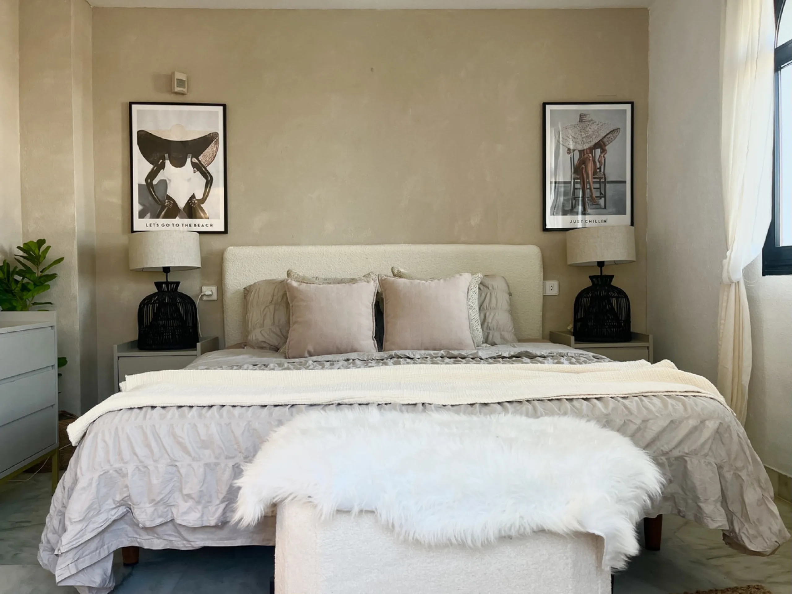 This charming 2-bedroom, 2-bathroom townhouse is ideally located just a 2-minute walk from the beautiful beach of Costalita. Nestled in a tranquil, well-maintained community, it offers easy access to nearby amenities, including shops, restaurants, and ser