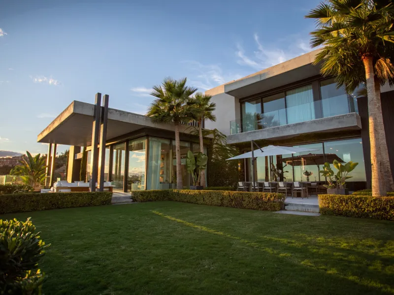 Welcome to a stunning property in The Hills, an exclusive neighborhood perched on La Quinta's cliffside. Overlooking the Mediterranean Sea, Puerto Banús, and San Pedro, this villa boasts incredible 200-degree views reaching all the way to Gibraltar and No