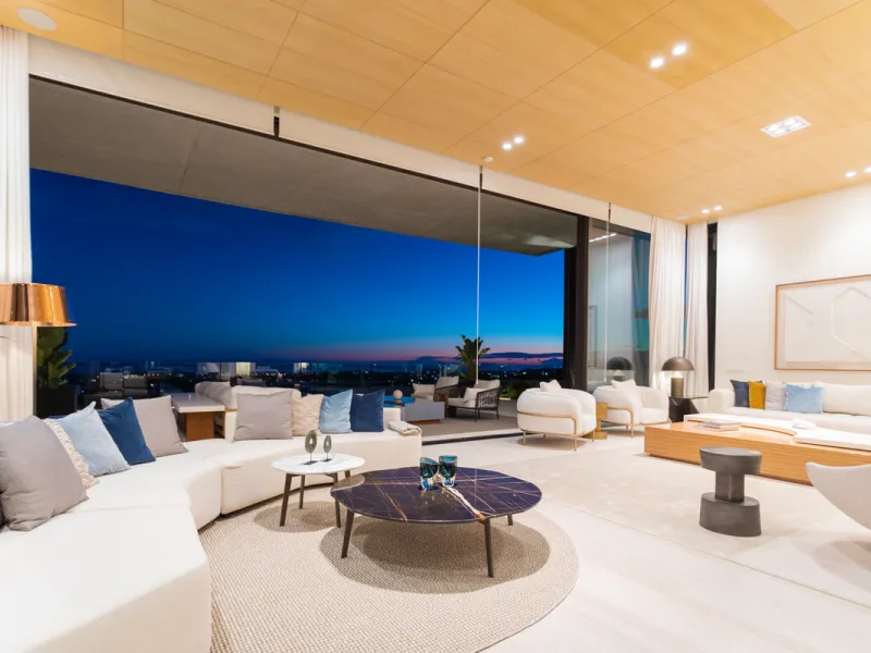 Welcome to a stunning property in The Hills, an exclusive neighborhood perched on La Quinta's cliffside. Overlooking the Mediterranean Sea, Puerto Banús, and San Pedro, this villa boasts incredible 200-degree views reaching all the way to Gibraltar and No