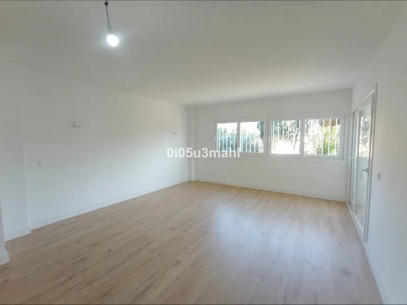 Apartment - Middle Floor Apartment в продаже в Málaga, Málaga. В доме 3 спален и 2 ванных комнат. Площадь дома 144 м²