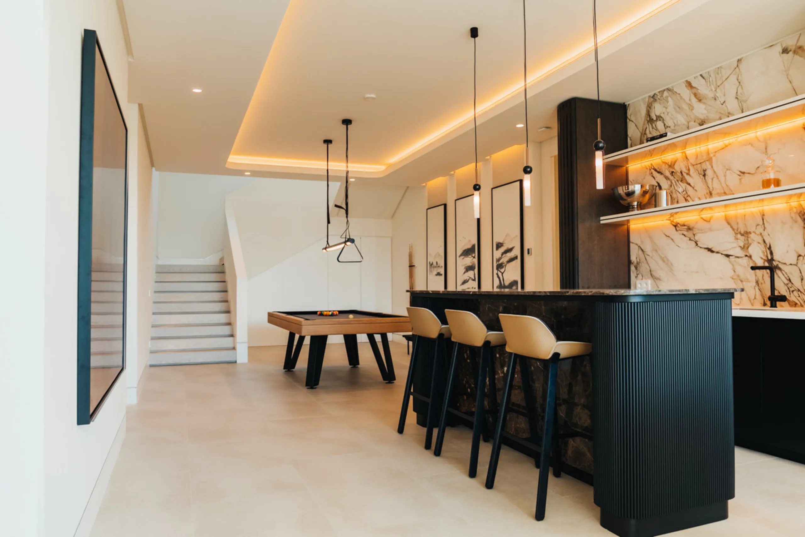 Welcome to a stunning property in The Hills, an exclusive neighborhood perched on La Quinta's cliffside. Overlooking the Mediterranean Sea, Puerto Banús, and San Pedro, this villa boasts incredible 200-degree views reaching all the way to Gibraltar and No