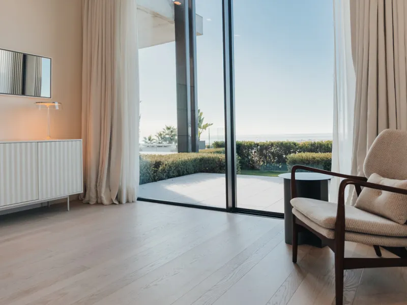 Welcome to a stunning property in The Hills, an exclusive neighborhood perched on La Quinta's cliffside. Overlooking the Mediterranean Sea, Puerto Banús, and San Pedro, this villa boasts incredible 200-degree views reaching all the way to Gibraltar and No