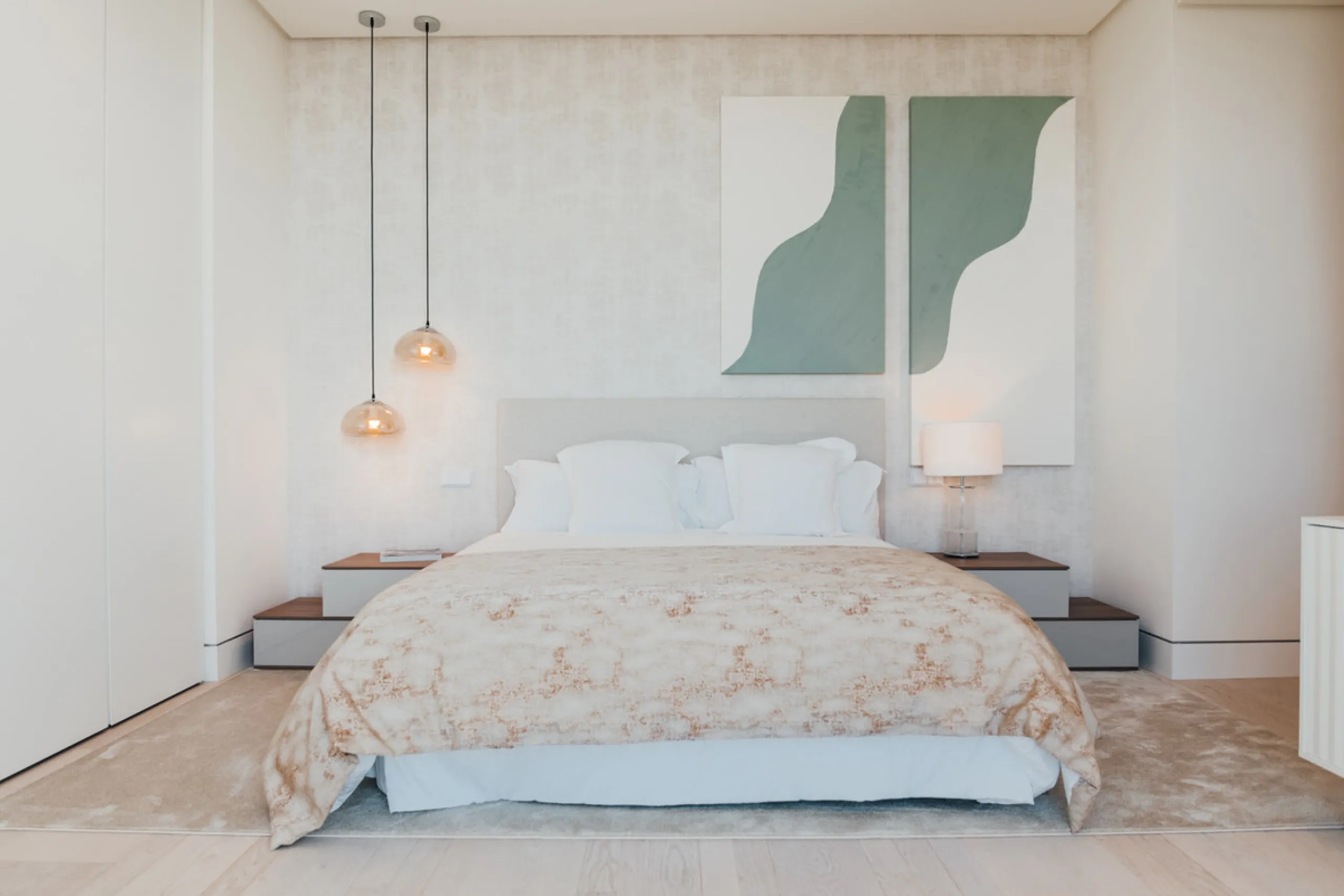 Welcome to a stunning property in The Hills, an exclusive neighborhood perched on La Quinta's cliffside. Overlooking the Mediterranean Sea, Puerto Banús, and San Pedro, this villa boasts incredible 200-degree views reaching all the way to Gibraltar and No