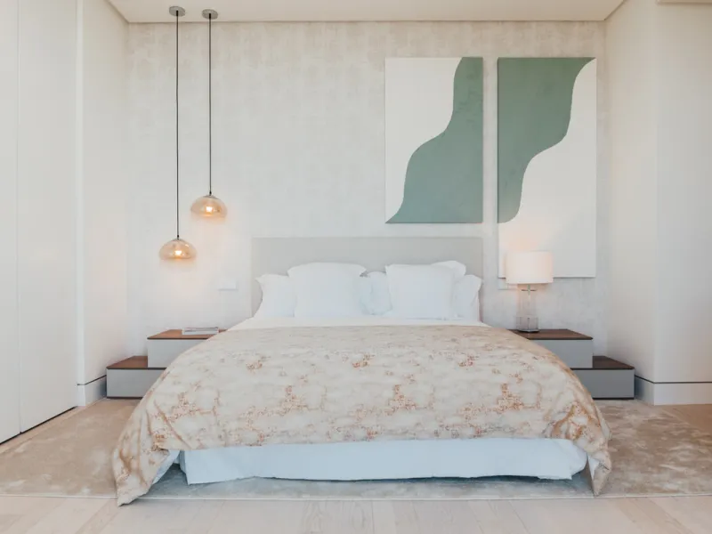 Welcome to a stunning property in The Hills, an exclusive neighborhood perched on La Quinta's cliffside. Overlooking the Mediterranean Sea, Puerto Banús, and San Pedro, this villa boasts incredible 200-degree views reaching all the way to Gibraltar and No