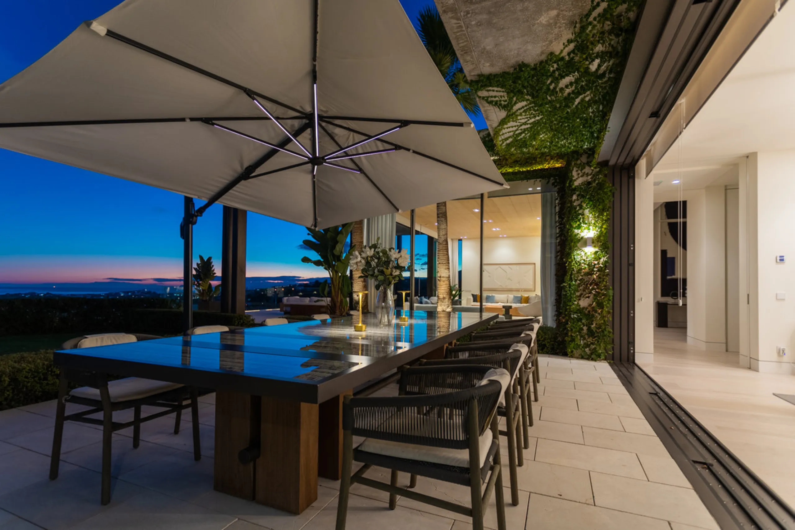 Welcome to a stunning property in The Hills, an exclusive neighborhood perched on La Quinta's cliffside. Overlooking the Mediterranean Sea, Puerto Banús, and San Pedro, this villa boasts incredible 200-degree views reaching all the way to Gibraltar and No