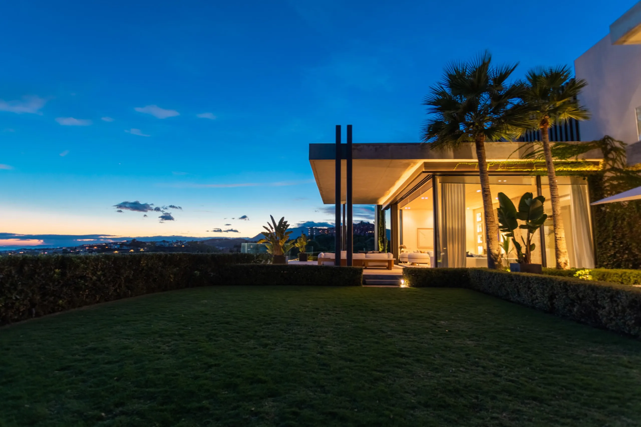 Welcome to a stunning property in The Hills, an exclusive neighborhood perched on La Quinta's cliffside. Overlooking the Mediterranean Sea, Puerto Banús, and San Pedro, this villa boasts incredible 200-degree views reaching all the way to Gibraltar and No
