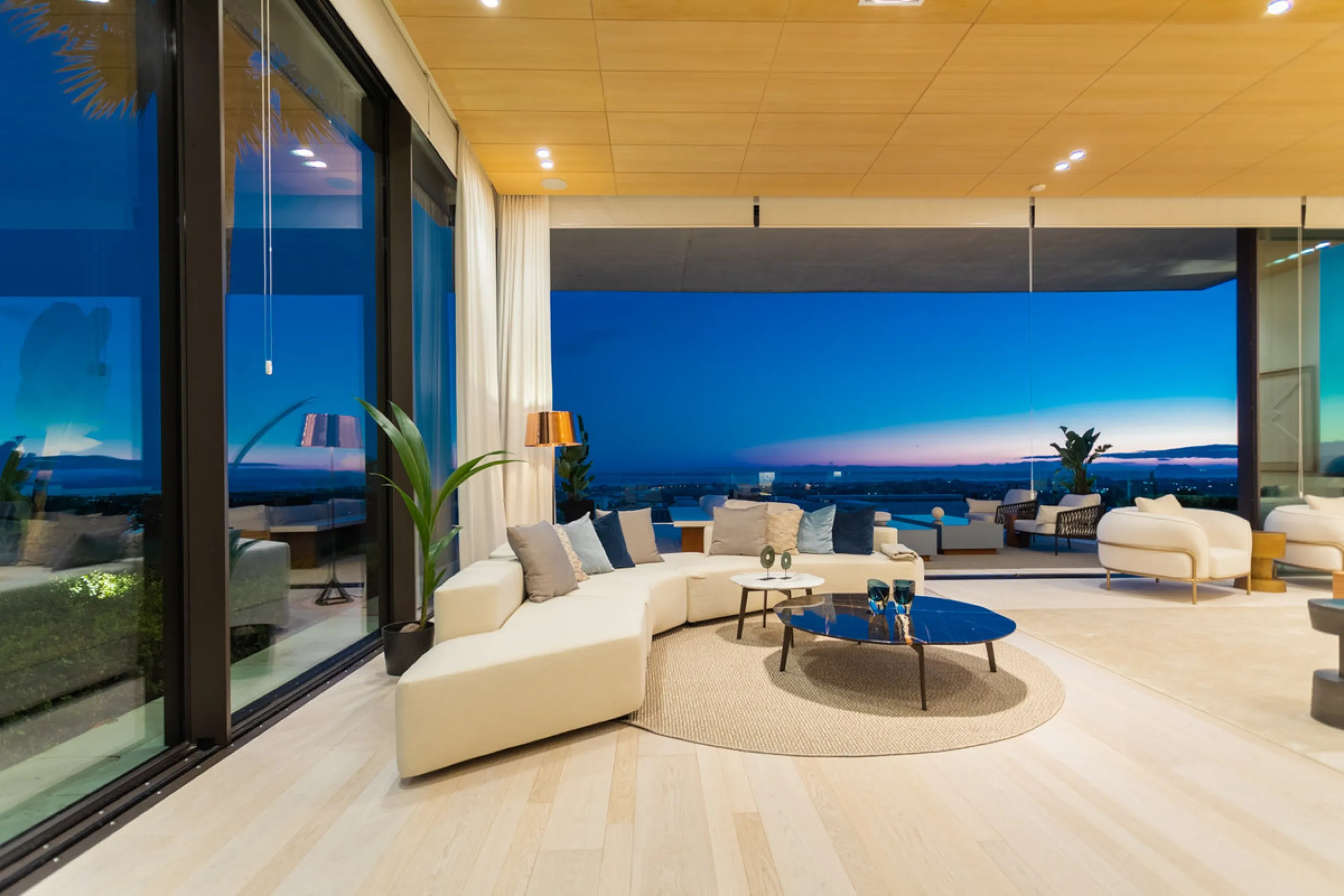 Welcome to a stunning property in The Hills, an exclusive neighborhood perched on La Quinta's cliffside. Overlooking the Mediterranean Sea, Puerto Banús, and San Pedro, this villa boasts incredible 200-degree views reaching all the way to Gibraltar and No