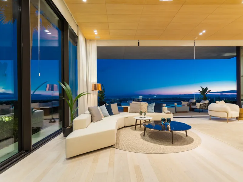 Welcome to a stunning property in The Hills, an exclusive neighborhood perched on La Quinta's cliffside. Overlooking the Mediterranean Sea, Puerto Banús, and San Pedro, this villa boasts incredible 200-degree views reaching all the way to Gibraltar and No
