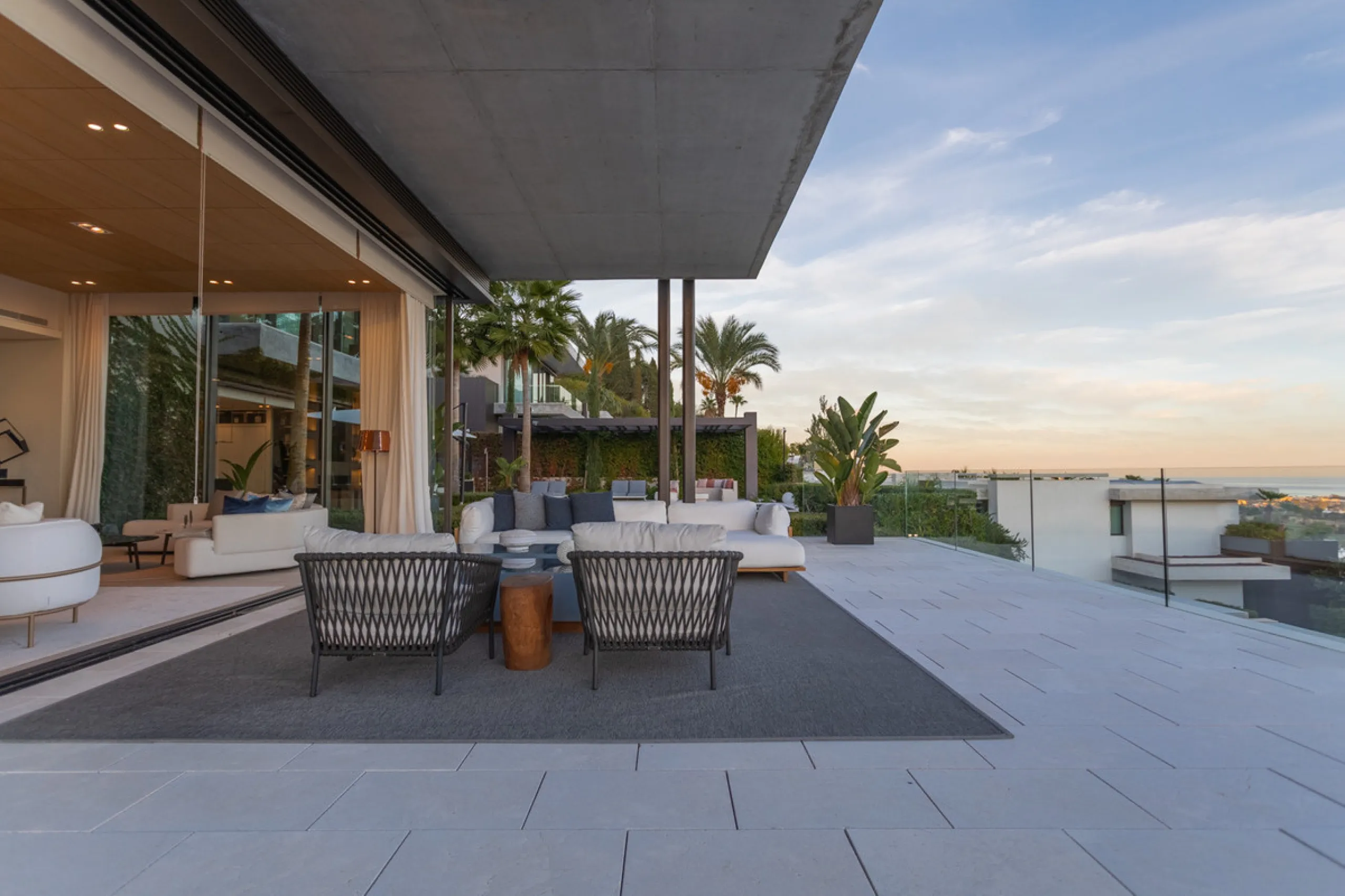 Welcome to a stunning property in The Hills, an exclusive neighborhood perched on La Quinta's cliffside. Overlooking the Mediterranean Sea, Puerto Banús, and San Pedro, this villa boasts incredible 200-degree views reaching all the way to Gibraltar and No
