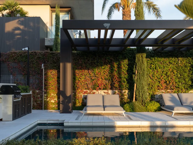 Welcome to a stunning property in The Hills, an exclusive neighborhood perched on La Quinta's cliffside. Overlooking the Mediterranean Sea, Puerto Banús, and San Pedro, this villa boasts incredible 200-degree views reaching all the way to Gibraltar and No