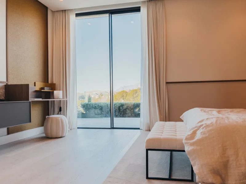 Welcome to a stunning property in The Hills, an exclusive neighborhood perched on La Quinta's cliffside. Overlooking the Mediterranean Sea, Puerto Banús, and San Pedro, this villa boasts incredible 200-degree views reaching all the way to Gibraltar and No