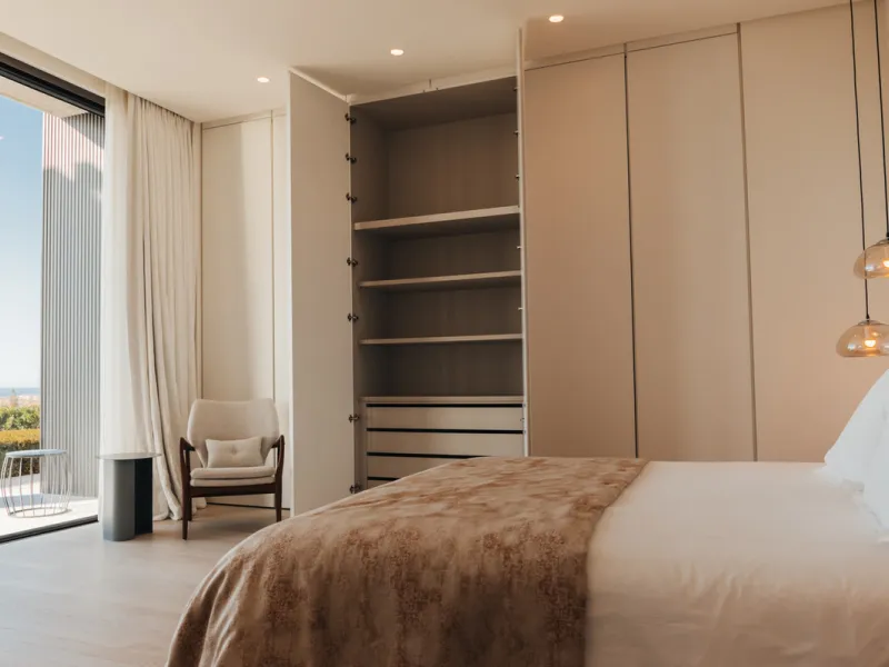 Welcome to a stunning property in The Hills, an exclusive neighborhood perched on La Quinta's cliffside. Overlooking the Mediterranean Sea, Puerto Banús, and San Pedro, this villa boasts incredible 200-degree views reaching all the way to Gibraltar and No