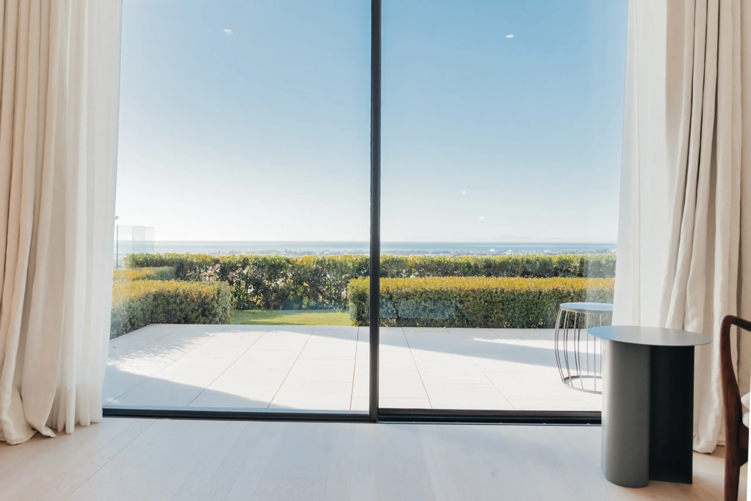 Welcome to a stunning property in The Hills, an exclusive neighborhood perched on La Quinta's cliffside. Overlooking the Mediterranean Sea, Puerto Banús, and San Pedro, this villa boasts incredible 200-degree views reaching all the way to Gibraltar and No