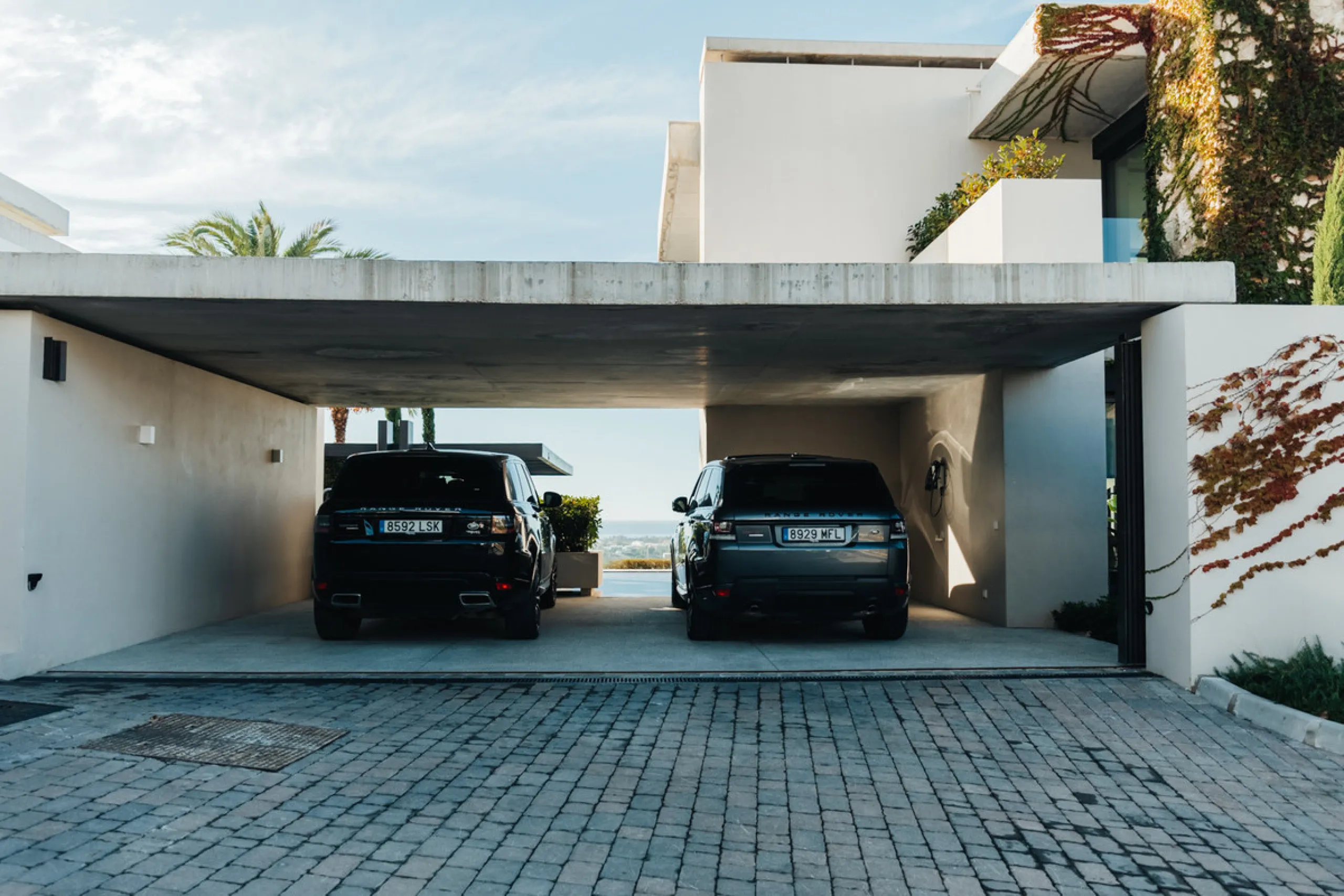 Welcome to a stunning property in The Hills, an exclusive neighborhood perched on La Quinta's cliffside. Overlooking the Mediterranean Sea, Puerto Banús, and San Pedro, this villa boasts incredible 200-degree views reaching all the way to Gibraltar and No